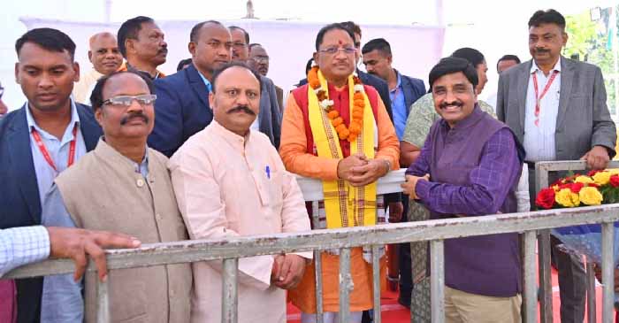 विभिन्न कर्मचारी संगठनों के प्रतिनिधि मंडल ने की मुख्यमंत्री से सौजन्य मुलाकात विभिन्न कर्मचारी संगठनों के प्रतिनिधि मंडल ने की मुख्यमंत्री से सौजन्य मुलाकात