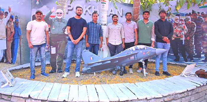 रायपुर में अटल बिहारी बाजपेयी की स्मृतियों की प्रदर्शनी में उमड़ी आकांक्षा आवासीय विद्यालय के छात्र-छात्राओं की उत्साही भीड़ रायपुर में अटल बिहारी बाजपेयी की स्मृतियों की प्रदर्शनी में उमड़ी आकांक्षा आवासीय विद्यालय के छात्र-छात्राओं की उत्साही भीड़