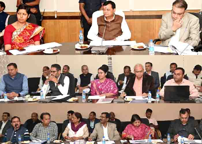 छत्तीसगढ़ के वाणिज्य और श्रम मंत्री श्री लखनलाल देवांगन ने मंत्रालय में कार्यभार संभालते हुए की पूजा-अर्चना