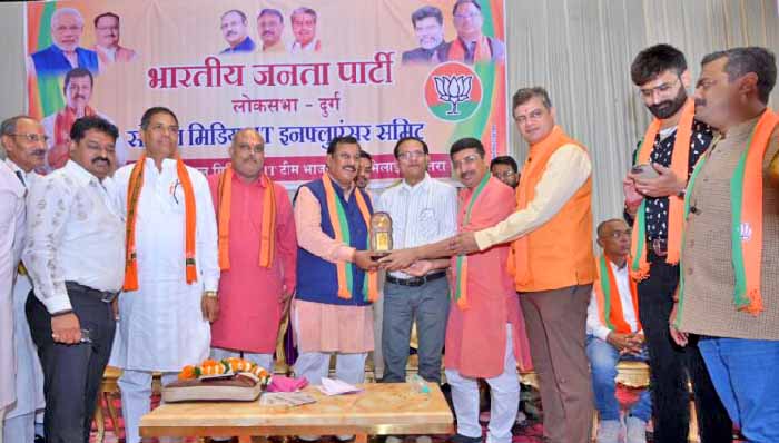 भाजपा की सोशल मीडिया सम्मेलन: जनमानस के बीच में संदेश पहुंचाते हुए कार्यकर्ताओं का सम्मान