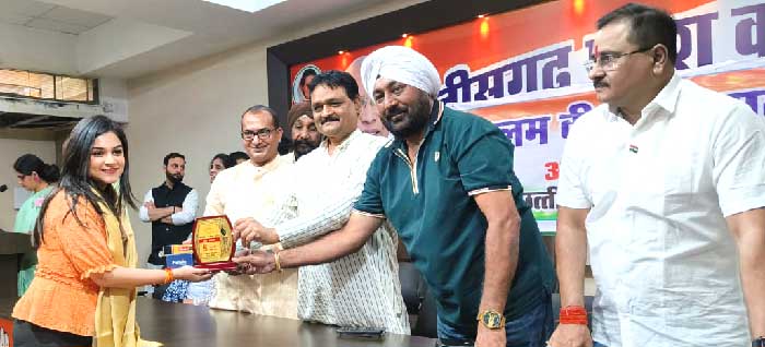 कांग्रेस ने महिला पत्रकारो को कलम वीरांगना सम्मान दिया