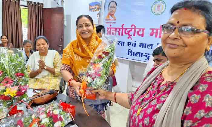 अंतर्राष्ट्रीय महिला दिवस के पूर्व संध्या पर महिलाओं को किया गया सम्मानित अंतर्राष्ट्रीय महिला दिवस के पूर्व संध्या पर महिलाओं को किया गया सम्मानित