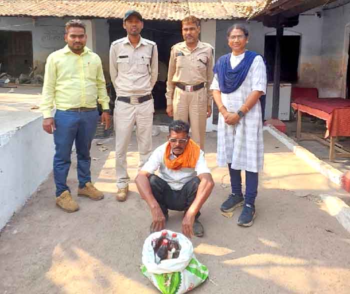 आबकारी विभाग ने बड़ी मात्रा में जप्त की कच्ची महुआ शराब एवं महुआ लाहन