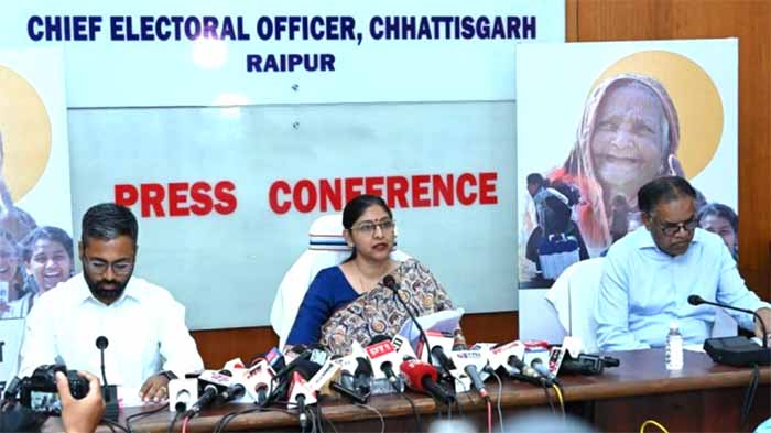 निर्वाचन ड्यूटी के दौरान नक्सली वारदात में शहीद जवान को 30 लाख रुपए और घायल जवान को 15 लाख रुपए की दी जा रही अनुग्रह राशि