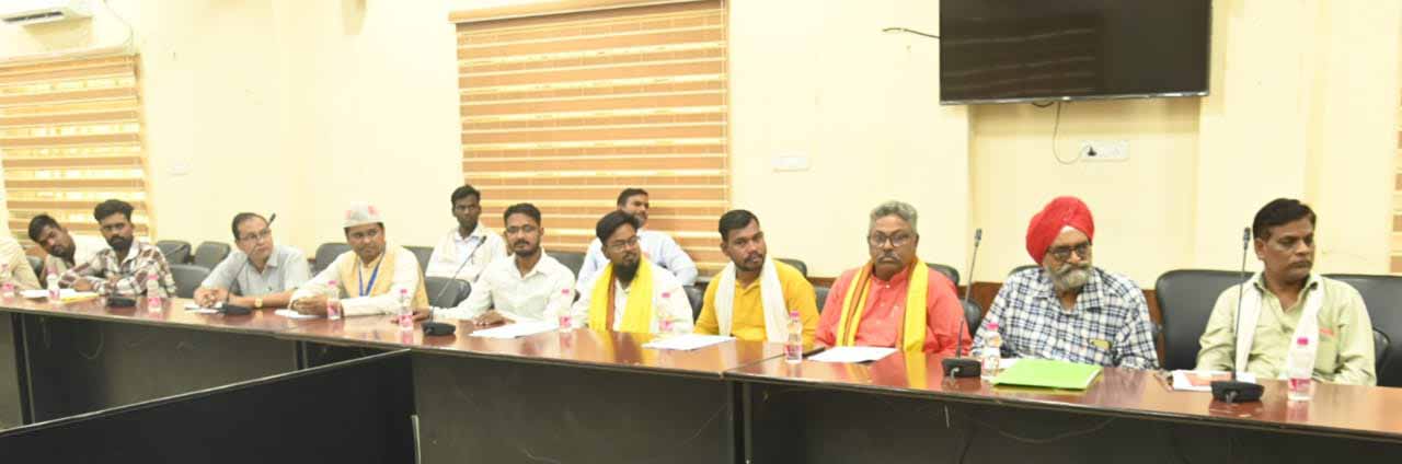 लोकसभा निर्वाचन-2024: आदर्श आचरण संहिता के संबंध में प्रेक्षकगणों ने ली अभ्यर्थियों की बैठक लोकसभा निर्वाचन-2024: आदर्श आचरण संहिता के संबंध में प्रेक्षकगणों ने ली अभ्यर्थियों की बैठक