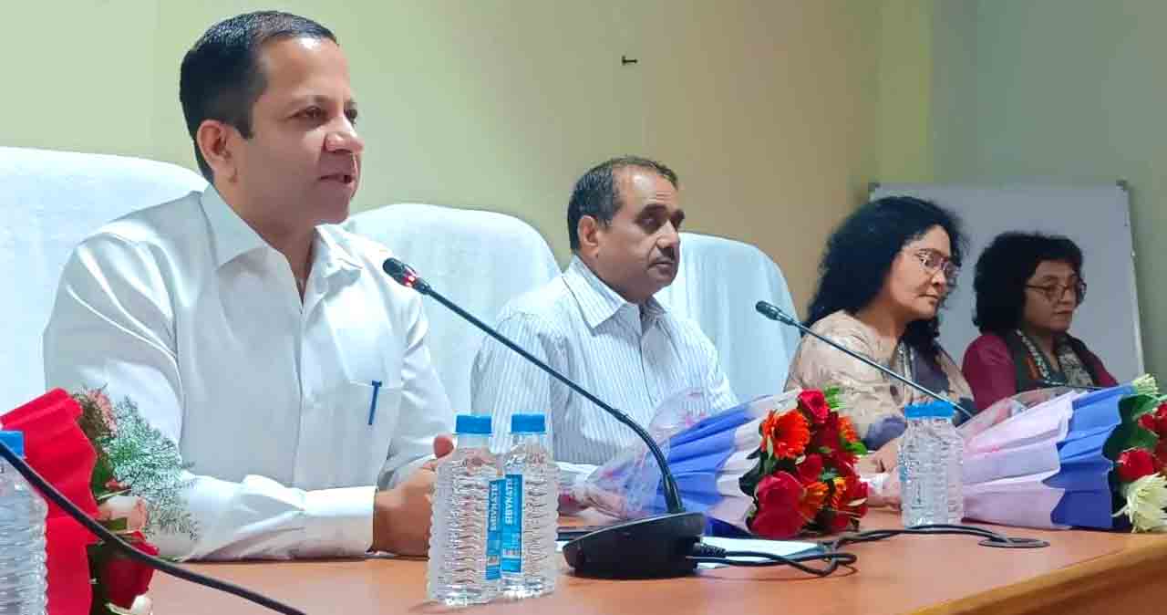 समस्याओं के त्वरित निराकरण से जिले में प्रगति दिखाई देगी : स्कूल शिक्षा सचिव श्री परदेशी