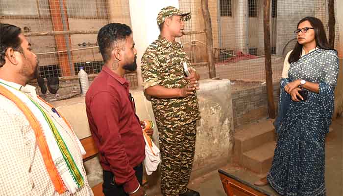 लोकसभा निर्वाचन – 2024: कलेक्टर एवं जिला निर्वाचन अधिकारी ने किया स्ट्रांग रूम का निरीक्षण