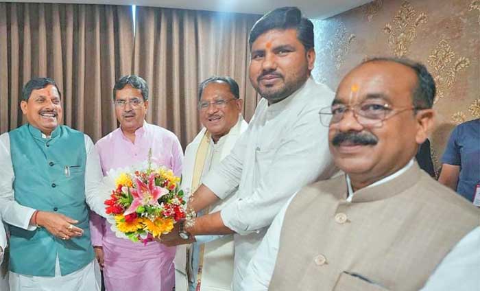 मुख्यमंत्री श्री विष्णु देव साय पहुंचे भुवनेश्वर, ओडिशा के नए मुख्यमंत्री श्री मोहन चरण माझी के शपथ ग्रहण समारोह में होंगे शामिल मुख्यमंत्री श्री विष्णु देव साय पहुंचे भुवनेश्वर, ओडिशा के नए मुख्यमंत्री श्री मोहन चरण माझी के शपथ ग्रहण समारोह में होंगे शामिल