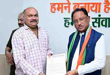 मुख्यमंत्री विष्णु देव साय से छत्तीसगढ़ श्रमजीवी पत्रकार संघ के अध्यक्ष अरविंद अवस्थी की सौजन्य भेंट