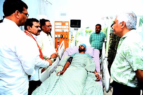 नक्सल मुठभेड़ में घायल जवान का हौसला अडिग, बोले – “ठीक होते ही और मारूंगा”