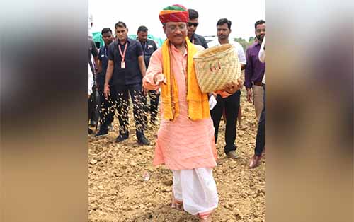 छत्तीसगढ़ में मानसून की बौछारों के साथ खेती-किसानी का काम शुरू छत्तीसगढ़ में मानसून की बौछारों के साथ खेती-किसानी का काम शुरू