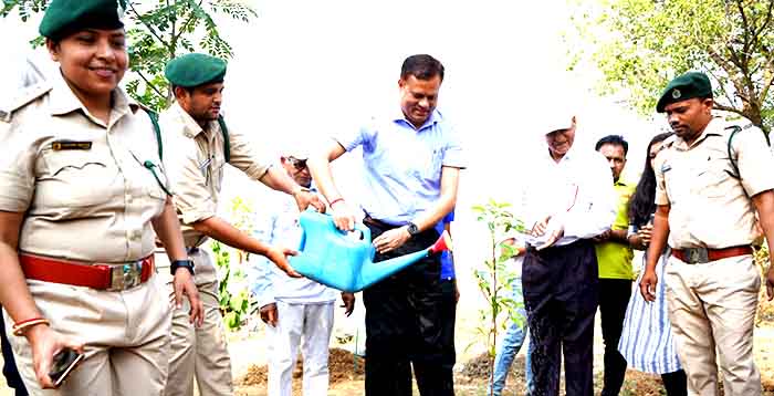 दुर्ग जिले में विश्व पर्यावरण दिवस पर ‘स्वच्छ हरित ग्राम सप्ताह’ की शुरुआत: अमृत सरोवर स्थलों पर वृक्षारोपण और जल संरक्षण गतिविधियों का आयोजन