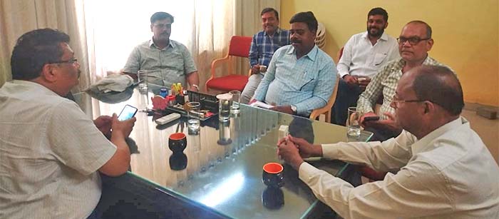 दुर्ग में दोपहिया वाहन चालकों के लिए हेलमेट अनिवार्य: ‘हेलमेट नहीं, तो पेट्रोल नहीं’ अभियान शुरू