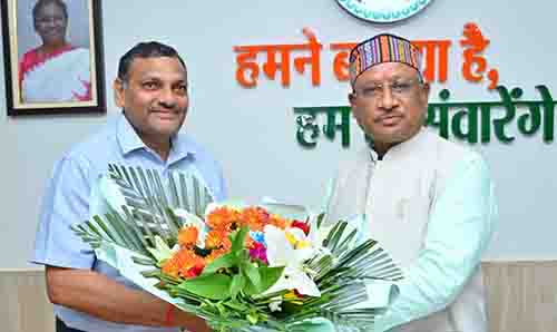 मुख्यमंत्री श्री साय से केंद्रीय कोयला मंत्रालय के सचिव श्री मीणा ने की मुलाकात