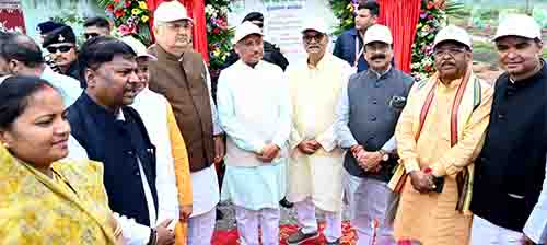 बस्तर के हरा सोना संग्राहकों को बैंक मित्र एवं बैंक सखियों से सीधे मिल रही पारिश्रमिक राशि