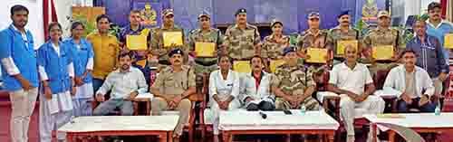 सी.आई.एस.एफ. के जवानों ने किया रक्तदान सी.आई.एस.एफ. के जवानों ने किया रक्तदान