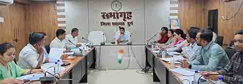 सीईओ ने ली ग्रामीण क्षेत्रों में चल रहे स्वच्छता अभियान की जानकारी