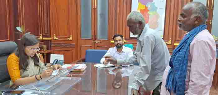 सेलुद से पतोरा रोड़ में स्ट्रीट लाईट लगवाने ग्रामवासियों ने की मांग सेलुद से पतोरा रोड़ में स्ट्रीट लाईट लगवाने ग्रामवासियों ने की मांग