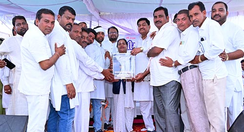 खाद्य मंत्री श्री बघेल ने ममतामयी मिनीमाता की पुण्यतिथि पर श्रद्धांजलि अर्पित किया