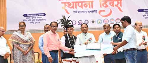 मुख्यमंत्री ने एनएसएस को 50 लाख रुपये की सहायता राशि की घोषणा की, स्वयंसेवकों को किया सम्मानित