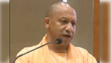 मुख्यमंत्री योगी आदित्यनाथ ने त्योहारों से पहले प्रदेश की सड़कों को गड्ढामुक्त करने का निर्देश दिया